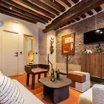 Refinement & Parisian Charm - 4Br-8P - Marais