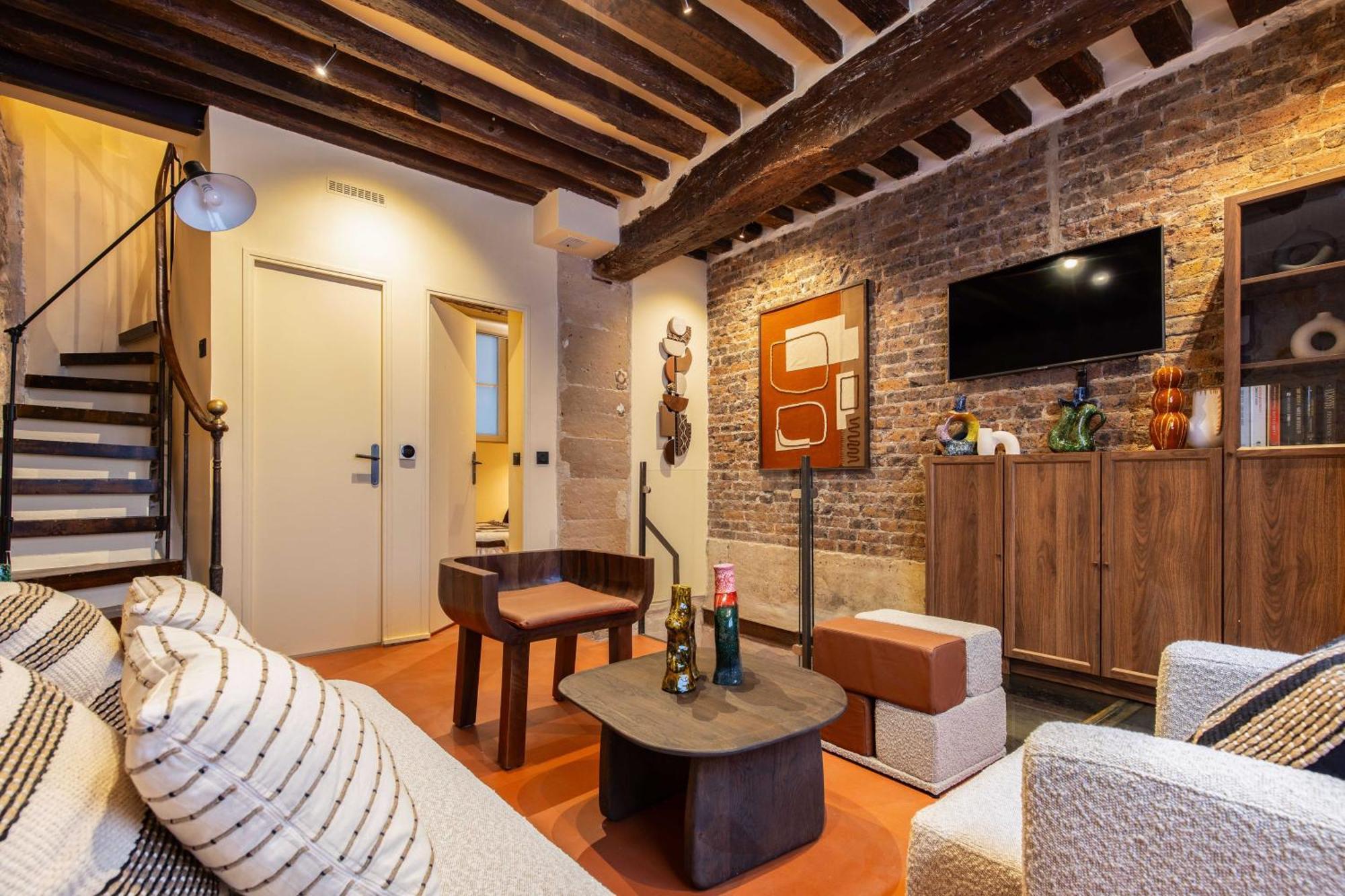 Refinement & Parisian Charm - 4br-8p - Marais Paris