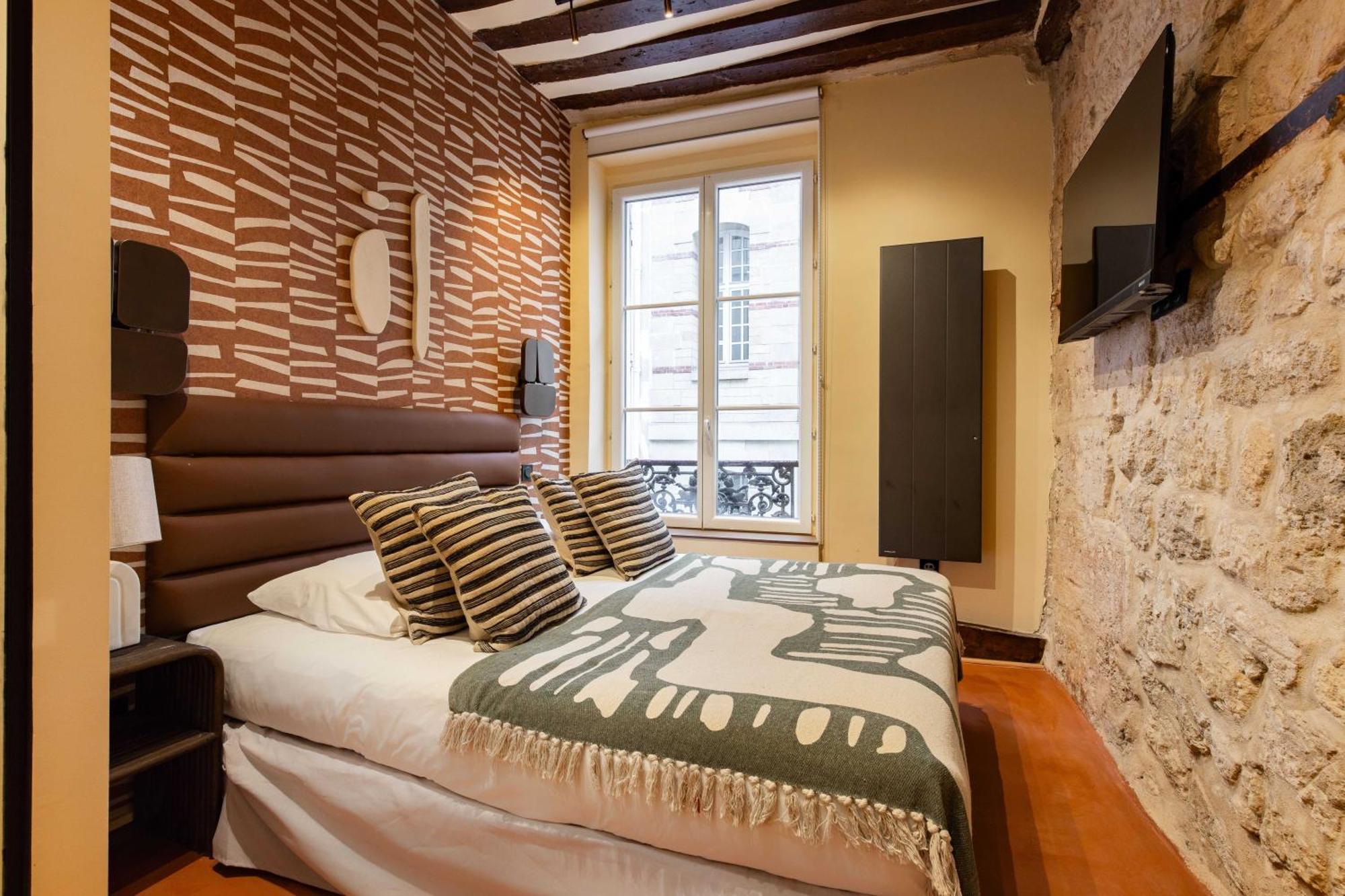 Refinement & Parisian Charm - 4br-8p - Marais Apartment